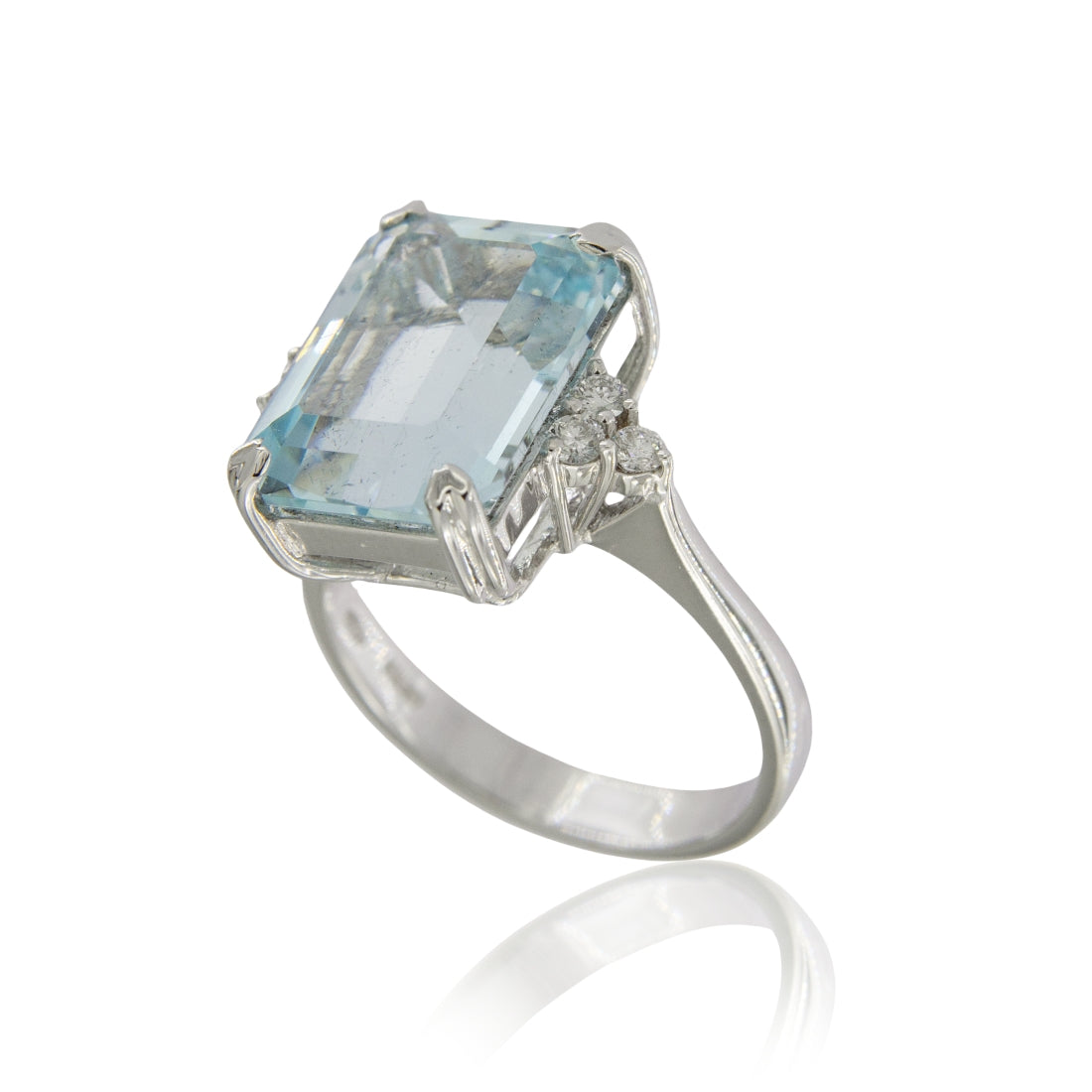 Anello acquamarina naturale ottagonale ct 7,50 e brillanti ct 0,20