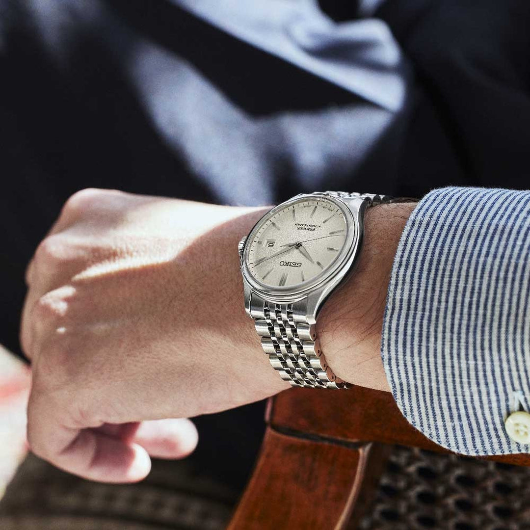 Seiko Orologio Da Parete In Legno – Colore Noce Scuro, Quadrante Bianco, Movimento Analogico, Collection Chiming