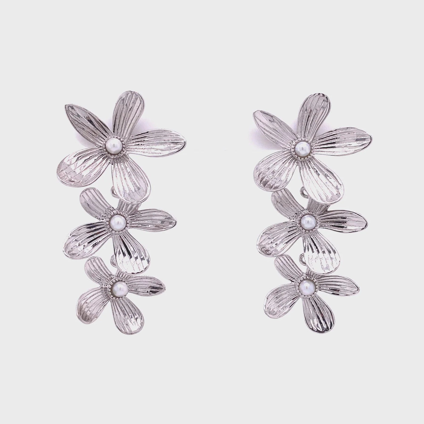 Orecchini 24Kae argento a fiore con perle bianche 42455S
